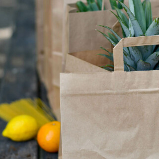 Tragetasche aus Papier Kraft mit Flachhenkelgriff